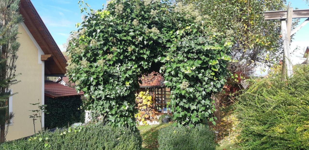 Anna'S Home - Ferienwohnungen Ratsch an der Weinstrasse Bagian luar foto