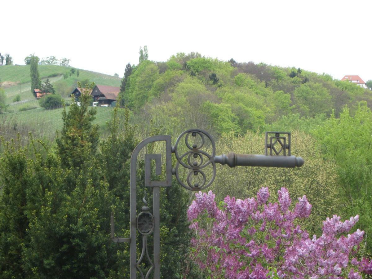 Anna'S Home - Ferienwohnungen Ratsch an der Weinstrasse Bagian luar foto