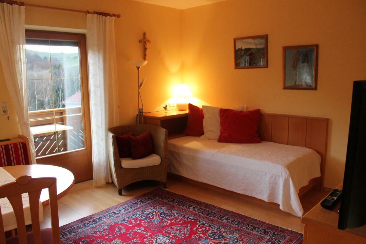 Anna'S Home - Ferienwohnungen Ratsch an der Weinstrasse Bagian luar foto